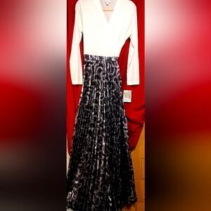 NWT LuLaRoe DeAnne, Vtg cream top, dark plum/silver pleated wrap around dress98i